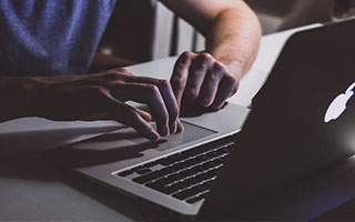 阿森纳女足问鼎首届女足冠军杯 温格现身颁奖典礼